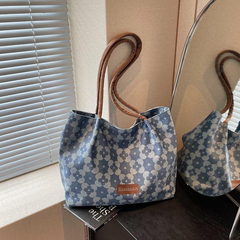 Сумка-тоут большой вместимости женская новая летняя модная повседневная универсальная на плечо нишевая сумка для поездок на работу светло-синий