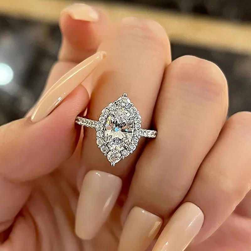 Huitan Temperament Women s Wedding Rings with Brilliant Cubic Zirconia Silver Color Modern Fashion Engagement Bands Jewelry Hot 6
Huitan Temperament Women s Wedding Rings with Brilliant Cubic Zirconia Silver Color Modern Fashion Engagement Bands Jewelry Hot 6