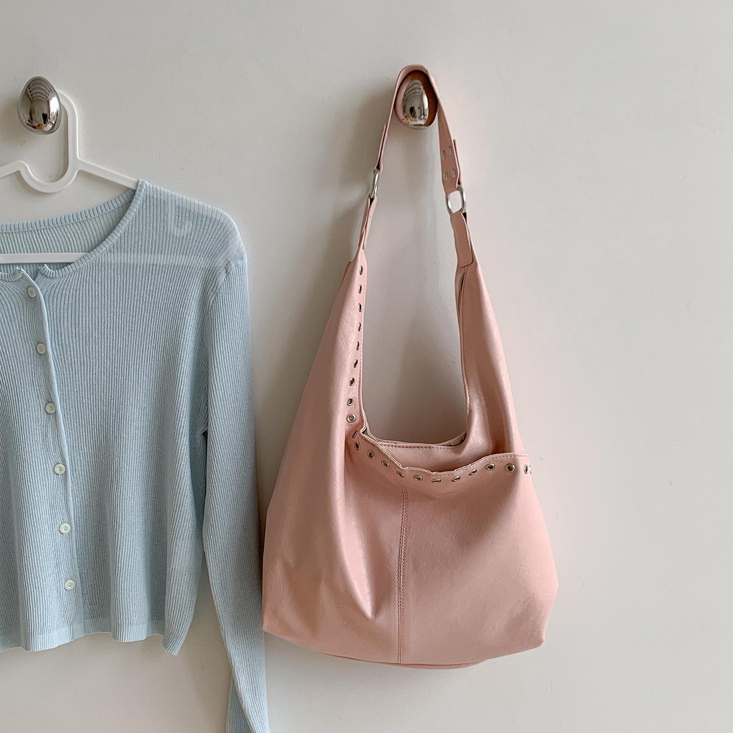 Korean Casual Commuting Rivet Horizontal Tote Bag Large Capacity Women s Retro Style High-end One-shoulder Underarm рожевий
Korean Casual Commuting Rivet Horizontal Tote Bag Large Capacity Women s Retro Style High-end One-shoulder Underarm рожевий