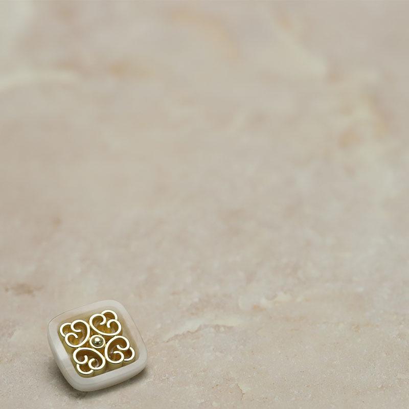 Yisen Xiaoxiang китайские квадратные смоляные металлические пуговицы для курток и пальто
Yisen Xiaoxiang китайские квадратные смоляные металлические пуговицы для курток и пальто