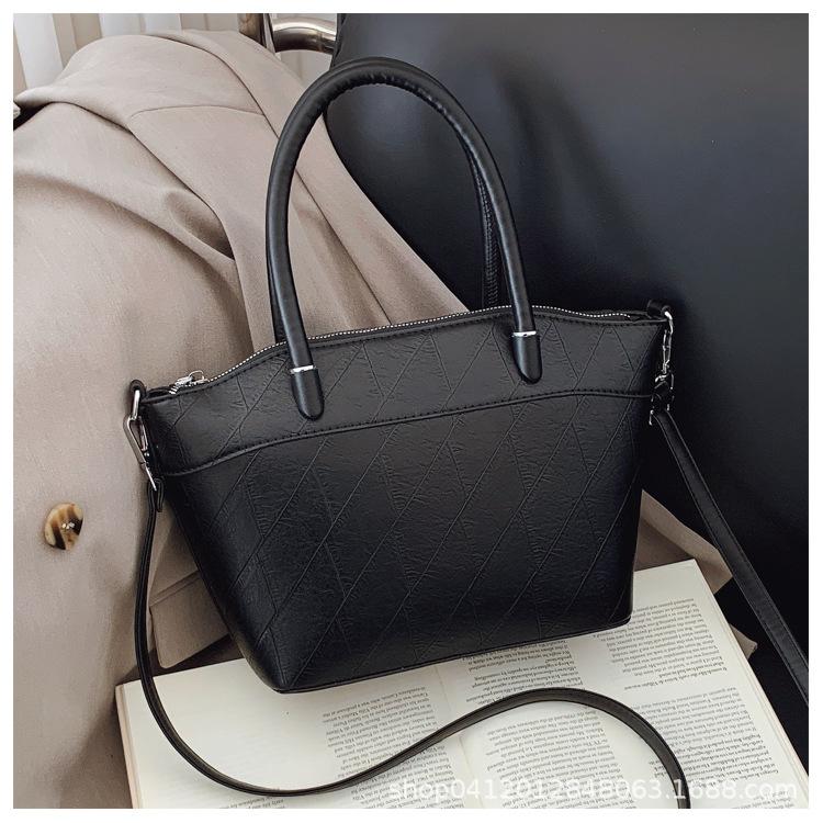 Simple and large-capacity handbag bag women s 2025 new fashion versatile tote bag casual commuter shoulder messenger bag чорний
Simple and large-capacity handbag bag women s 2025 new fashion versatile tote bag casual commuter shoulder messenger bag чорний