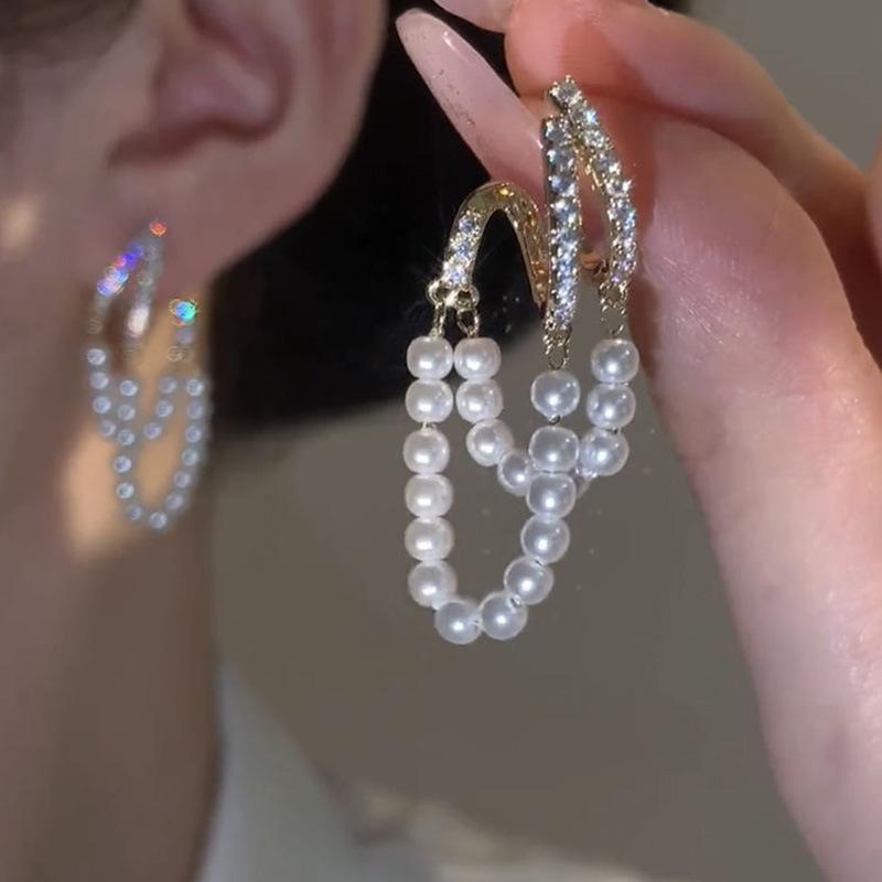 Zircon double-layer pearl fringed earrings fashion French niche earrings temperament light luxury earrings
Zircon double-layer pearl fringed earrings fashion French niche earrings temperament light luxury earrings