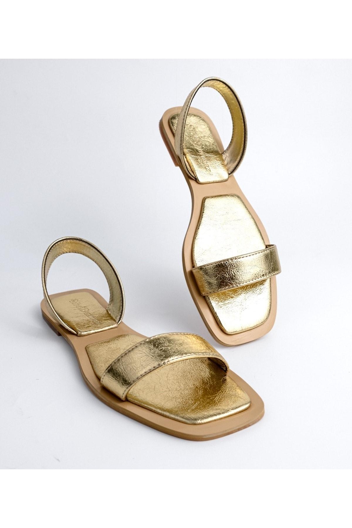 Женские повседневные сандалии Chester Gold Sandals
Женские повседневные сандалии Chester Gold Sandals