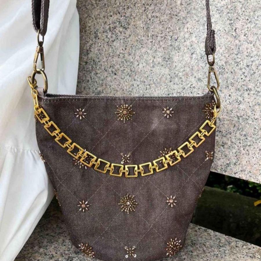 Retro Denim Bead Embroidery Shoulder Bag Women Chain Quilted Large Capacity Handbag Ladies Harajuku Versatile Crossbody Bag 2025 22x21x14cm шоколадный
Retro Denim Bead Embroidery Shoulder Bag Women Chain Quilted Large Capacity Handbag Ladies Harajuku Versatile Crossbody Bag 2025 22x21x14cm шоколадный