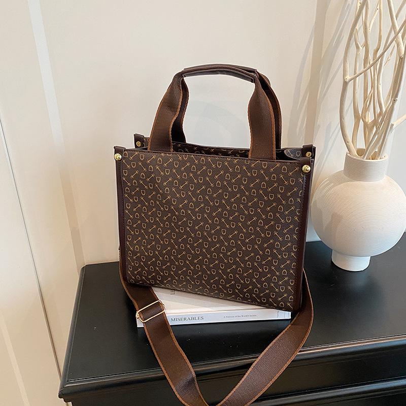 2025 summer new fashion commuter retro beautiful casual shoulder bag simple tote bag large capacity bag tide
2025 summer new fashion commuter retro beautiful casual shoulder bag simple tote bag large capacity bag tide