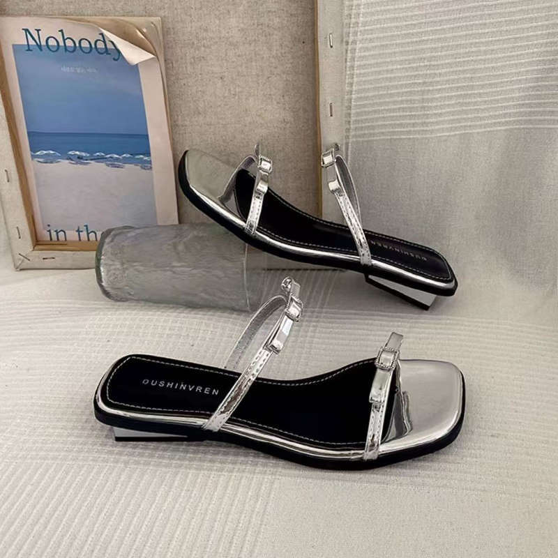 French beautiful temperament cool slippers women s summer high sense external wear fashion 2025 new go out flat silver slippers 40 серебряный
French beautiful temperament cool slippers women s summer high sense external wear fashion 2025 new go out flat silver slippers 40 серебряный