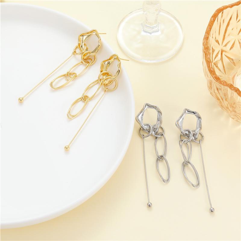 Minimalist Round Tassel Earrings: Niche Design, Light Luxury, Versatile Fashion for Women
Minimalist Round Tassel Earrings: Niche Design, Light Luxury, Versatile Fashion for Women