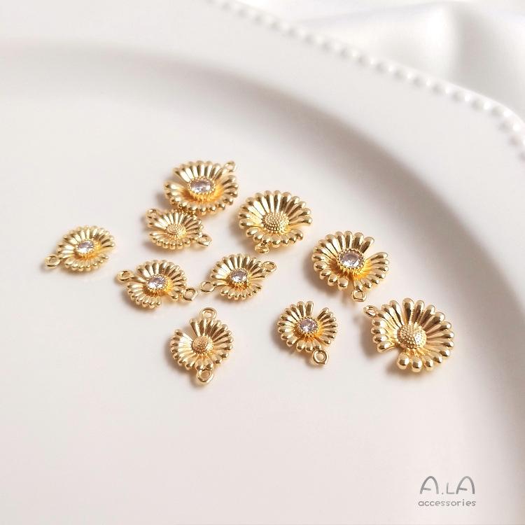 14K Gold-Filled Zircon Daisy Pendant for DIY Bracelet or Necklace 10mm No Zircon Small Daisy, Double Hole 1pc
14K Gold-Filled Zircon Daisy Pendant for DIY Bracelet or Necklace 10mm No Zircon Small Daisy, Double Hole 1pc