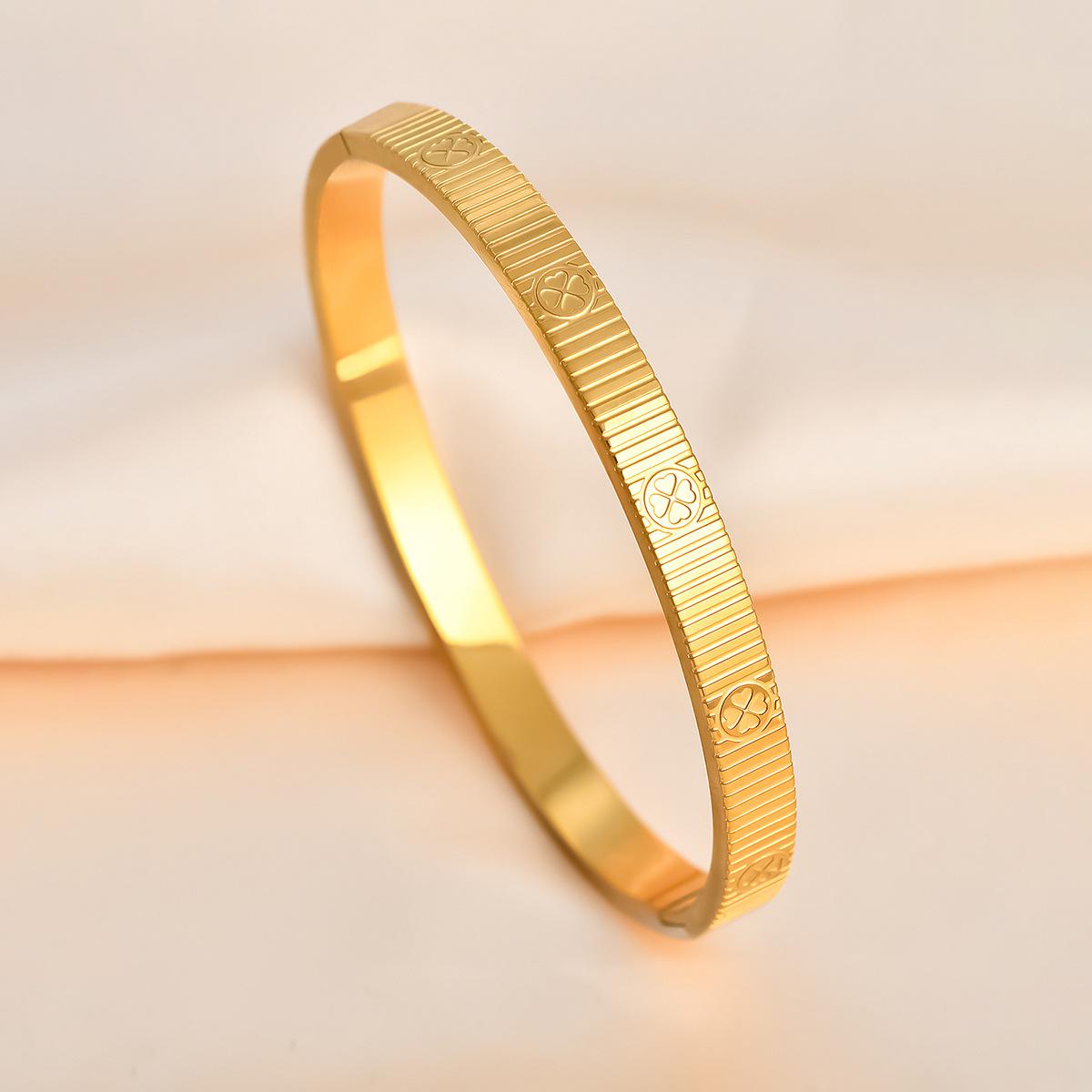 Personalized design steel bracelet etching pattern bracelet raw light luxury stainless steel exquisite bracelet
Personalized design steel bracelet etching pattern bracelet raw light luxury stainless steel exquisite bracelet
