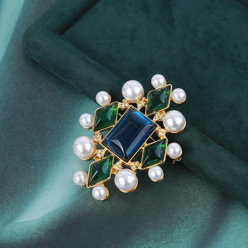 Classic Vintage Cross Rhinestone Pearl Badges Pins For Women Men Fashion Party Banquet Crystal Brooches Women s Exquisite Pin
Classic Vintage Cross Rhinestone Pearl Badges Pins For Women Men Fashion Party Banquet Crystal Brooches Women s Exquisite Pin