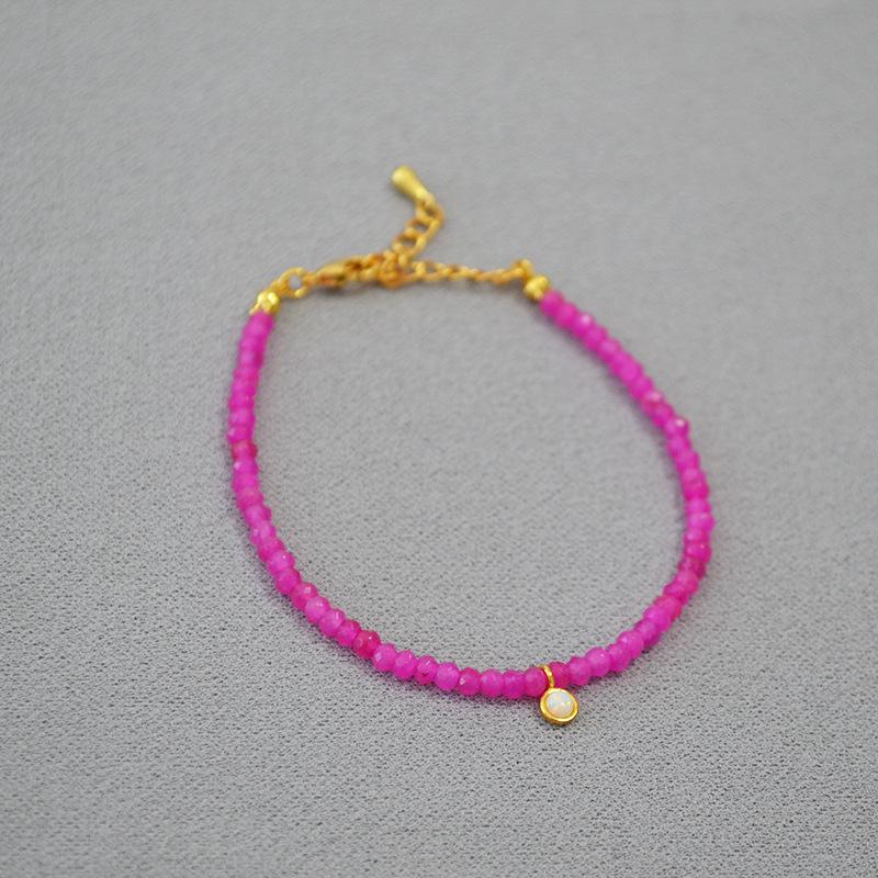 Минималистичное белое ожерелье-чокер из бусин с опалом
Минималистичное белое ожерелье-чокер из бусин с опалом