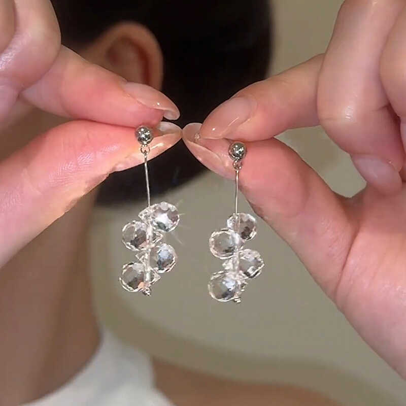 Small fresh glass fringed earrings 2025 new niche design temperament high-end earrings studs
Small fresh glass fringed earrings 2025 new niche design temperament high-end earrings studs