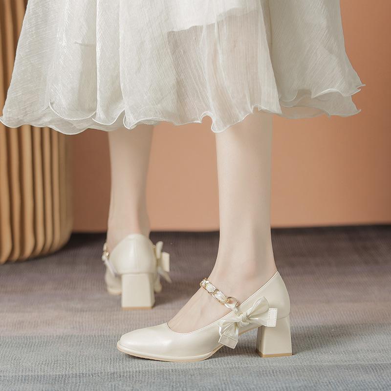 Retro bag head leather shoes 2025 summer new high-heeled thick-heeled lacquered simulated leather chain bow Mary Jane shoes 33 абрикосовый
Retro bag head leather shoes 2025 summer new high-heeled thick-heeled lacquered simulated leather chain bow Mary Jane shoes 33 абрикосовый