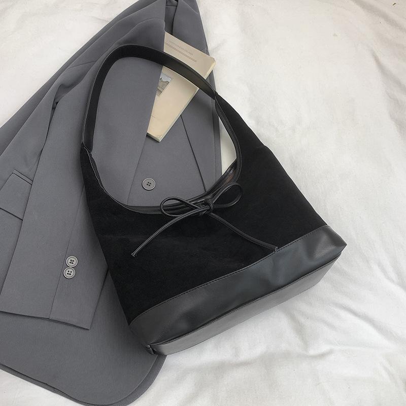 2025 new autumn retro shoulder bag Korean version large bag women s high-value fashion large-capacity commuter tote bag
2025 new autumn retro shoulder bag Korean version large bag women s high-value fashion large-capacity commuter tote bag