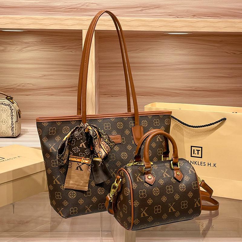 Leather Women s Bag New Vintage Flower Large Capacity Simple Tote Bag Versatile Handbag Shoulder Bag
Leather Women s Bag New Vintage Flower Large Capacity Simple Tote Bag Versatile Handbag Shoulder Bag