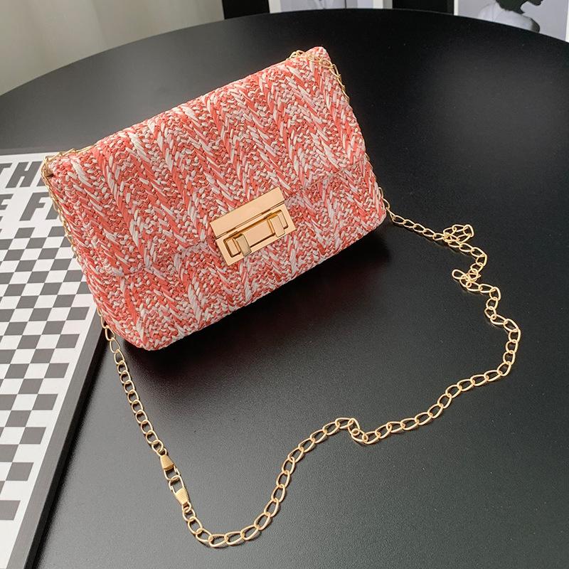 Women s bag color woven small square bag 2025 fashion personality contrasting color lock chain messenger bag mobile phone bag
Women s bag color woven small square bag 2025 fashion personality contrasting color lock chain messenger bag mobile phone bag