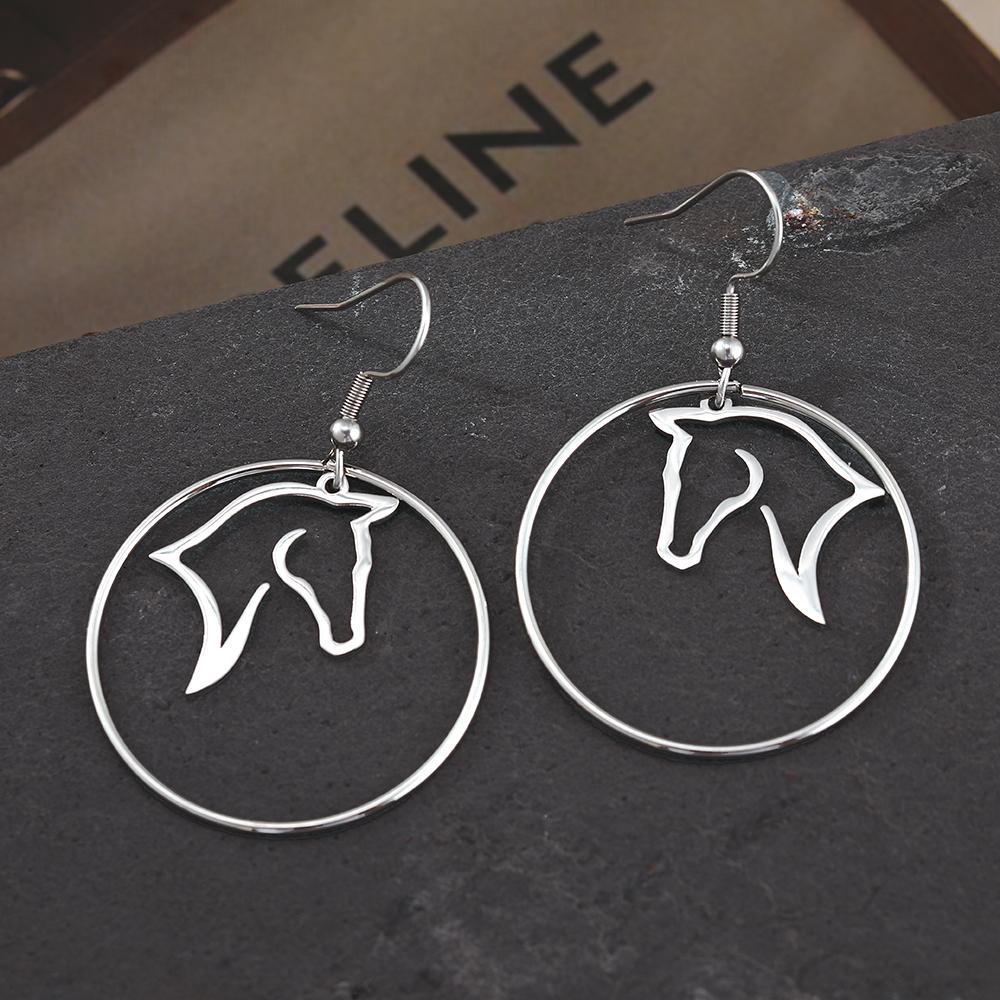 Серьги из нержавеющей стали Геометрический круг Животное Лошадь Модные серьги-подвески для женщин Циркон Темперамент Девушки Повседневная носка
Серьги из нержавеющей стали Геометрический круг Животное Лошадь Модные серьги-подвески для женщин Циркон Темперамент Девушки Повседневная носка
