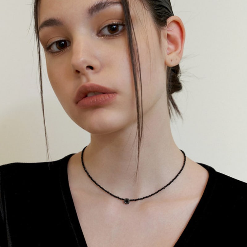 KINDABABY antique black cubic necklace navy
KINDABABY antique black cubic necklace navy