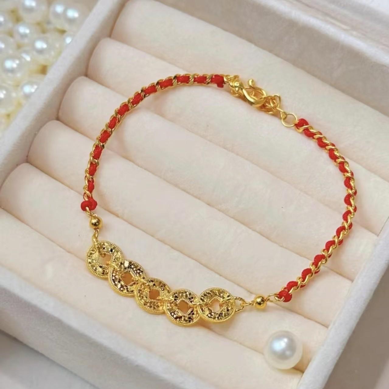 Qian Duoduo High-End Chinese Style Wealth-Attracting Red Rope Bracelet with Five Emperor Coins
Qian Duoduo High-End Chinese Style Wealth-Attracting Red Rope Bracelet with Five Emperor Coins