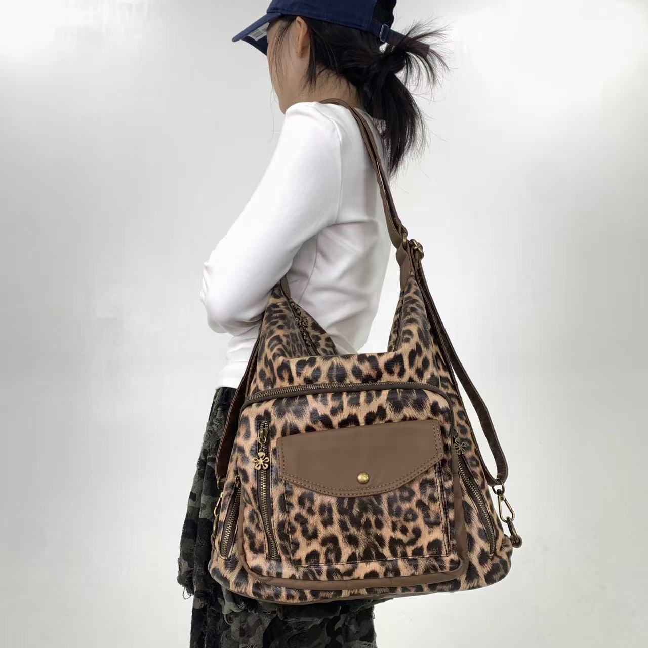Millennium Hot Girl Street Shoulder Bag Large Capacity Multi Functional Personalized Shoulder Bag
Millennium Hot Girl Street Shoulder Bag Large Capacity Multi Functional Personalized Shoulder Bag