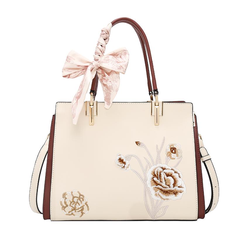 FOXER Luxury Embroidery Women s Handbag Split Leather Elegant Lady Tote Bag Chinese Style Shoulder Bag Best Mother s Day Gift
FOXER Luxury Embroidery Women s Handbag Split Leather Elegant Lady Tote Bag Chinese Style Shoulder Bag Best Mother s Day Gift