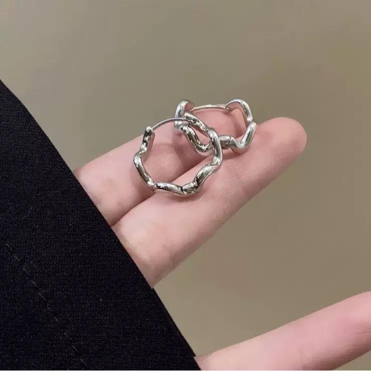 Wave Flower Shape Women s Earrings - Elegant, Simple, Stylish Ear Studs for Autumn & Winter срібний
Wave Flower Shape Women s Earrings - Elegant, Simple, Stylish Ear Studs for Autumn & Winter срібний