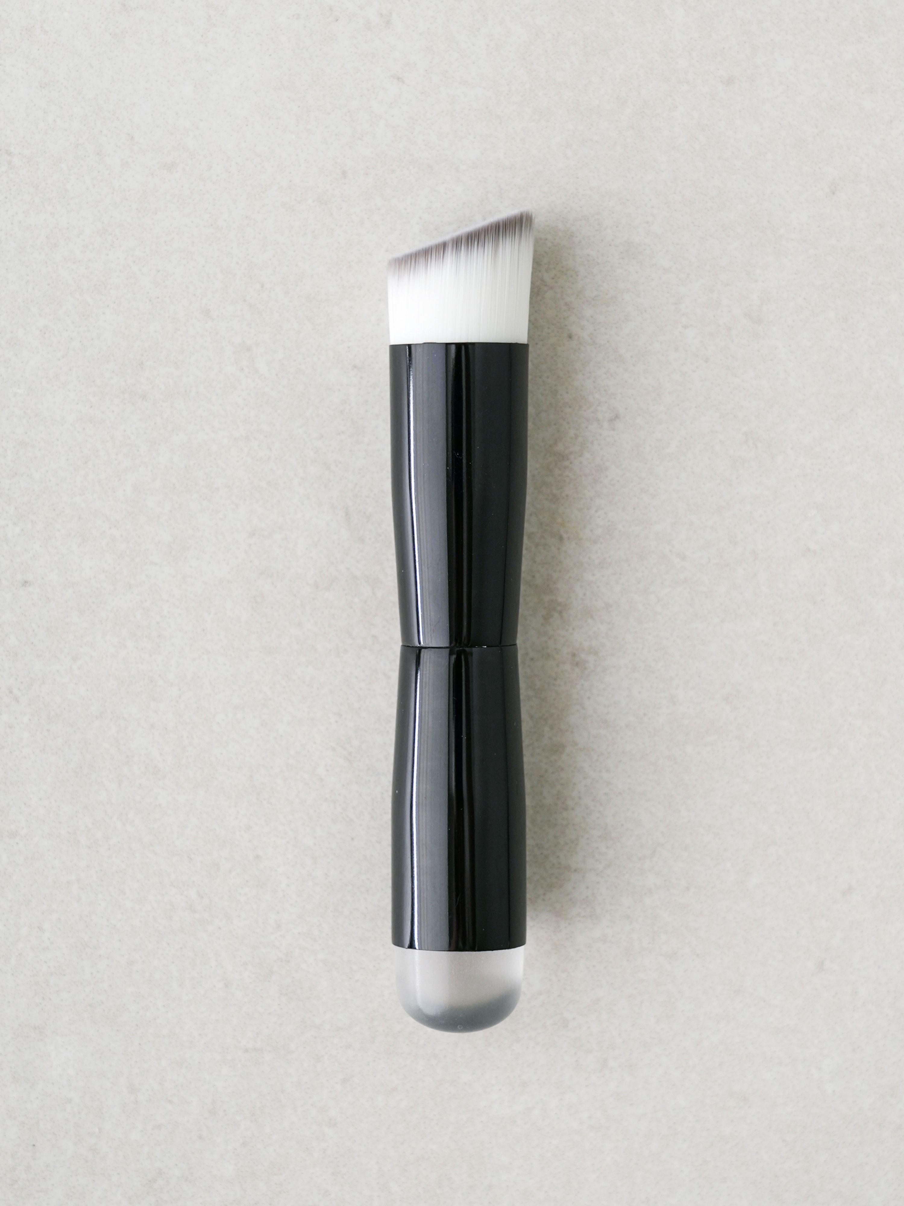 Soft Silicone Tip Duo Multi Concealer Brush 1ea
Soft Silicone Tip Duo Multi Concealer Brush 1ea