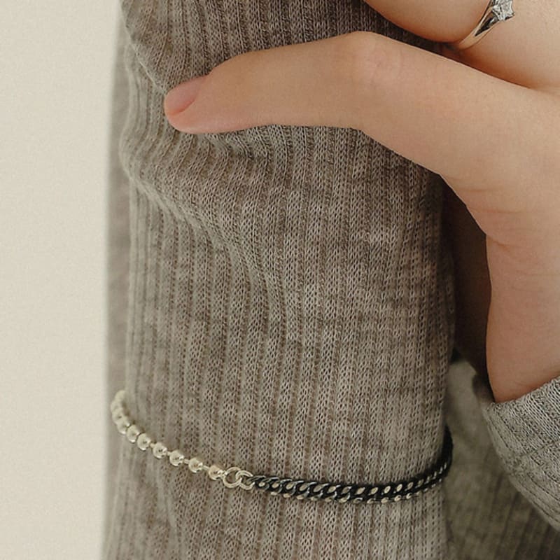 J.Lauren Antique Chain Half Ball Silver Bracelet B0975 single type
J.Lauren Antique Chain Half Ball Silver Bracelet B0975 single type