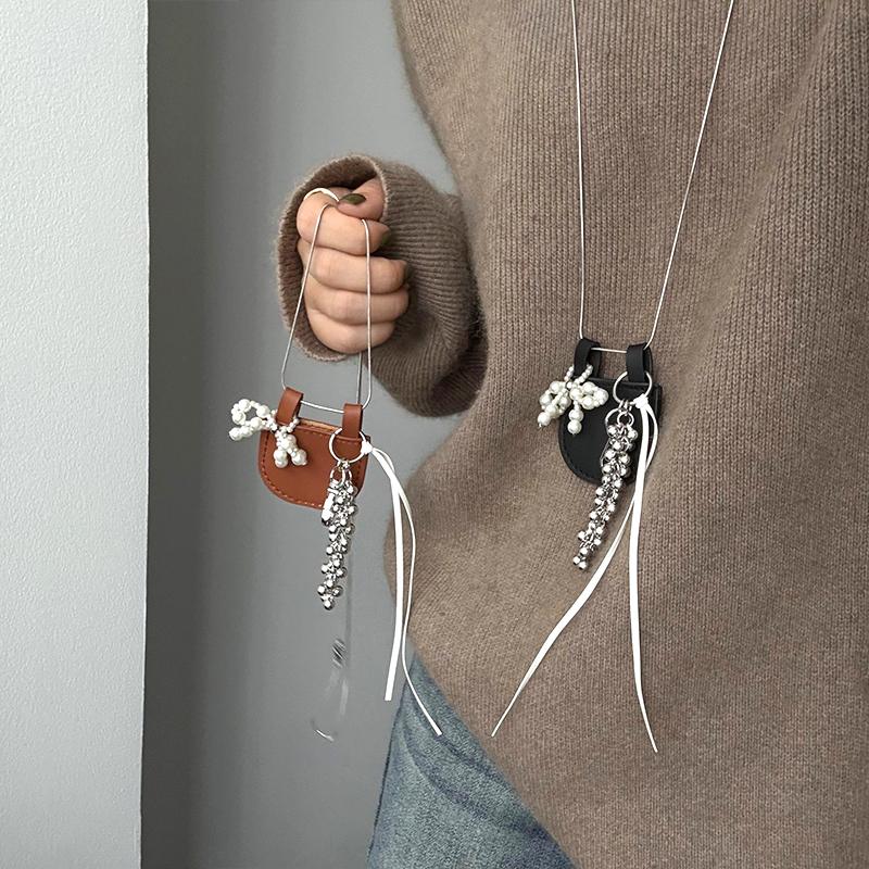 1Pc Cord Personality Sweater Chain Cool Butterfly Sense Of Design Alloy Pearl Leather Pouch
1Pc Cord Personality Sweater Chain Cool Butterfly Sense Of Design Alloy Pearl Leather Pouch