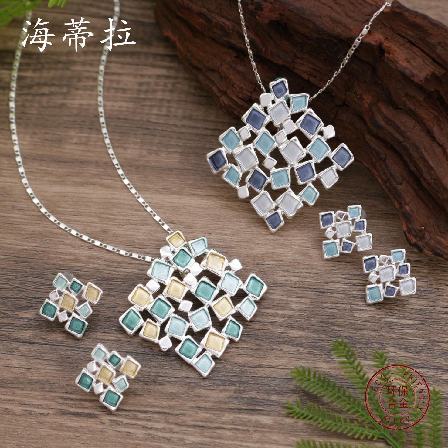 New enamel color hollow square stud earrings pendant set women s high-end geometric square necklace
New enamel color hollow square stud earrings pendant set women s high-end geometric square necklace