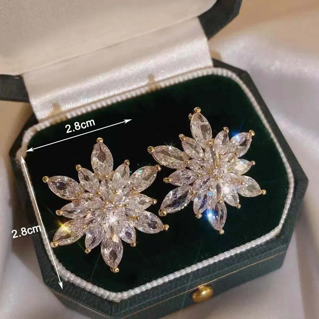 Перебільшений Дизайн Розкоші Кристалічні Сережки-Пусети з Квіткою Жіночий Темперамент Елегантна Мода Весільна Вечірка Циркон Подарунки для Дружини
Перебільшений Дизайн Розкоші Кристалічні Сережки-Пусети з Квіткою Жіночий Темперамент Елегантна Мода Весільна Вечірка Циркон Подарунки для Дружини