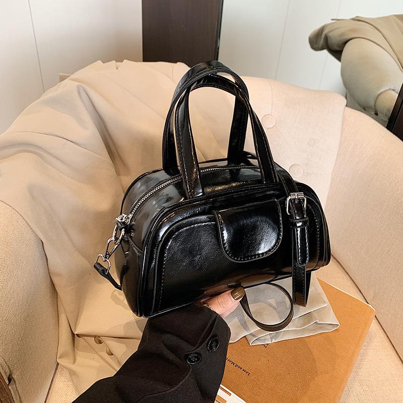 Korean version 2025 new large-capacity underarm bag women s fashion versatile shoulder bag casual hand pillow bag 24*10.5*13
Korean version 2025 new large-capacity underarm bag women s fashion versatile shoulder bag casual hand pillow bag 24*10.5*13