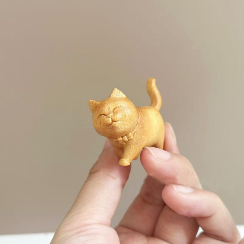 НОВАЯ миниатюрная милая настольная фигурка «Счастливый кот из золотого сандала», деревянный шагающий любопытный кривой кот, домашний декор, подарок для друга
НОВАЯ миниатюрная милая настольная фигурка «Счастливый кот из золотого сандала», деревянный шагающий любопытный кривой кот, домашний декор, подарок для друга