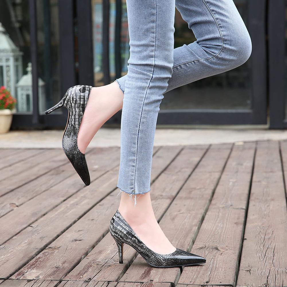 Supply fashionable and sexy pointed head thin heel high heel large size women s single shoes and women s shoes (this style will not be replenished) 37
Supply fashionable and sexy pointed head thin heel high heel large size women s single shoes and women s shoes (this style will not be replenished) 37
