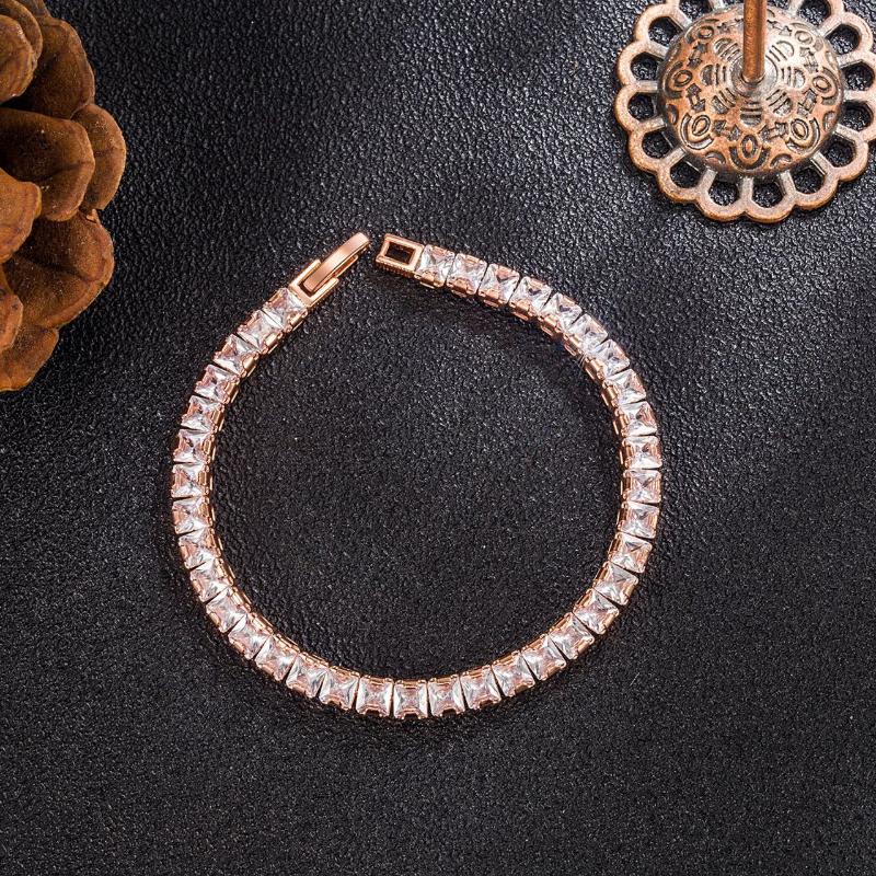 Новый модный браслет с геометрическим цирконом, чувство высокого уровня розового золота
Новый модный браслет с геометрическим цирконом, чувство высокого уровня розового золота