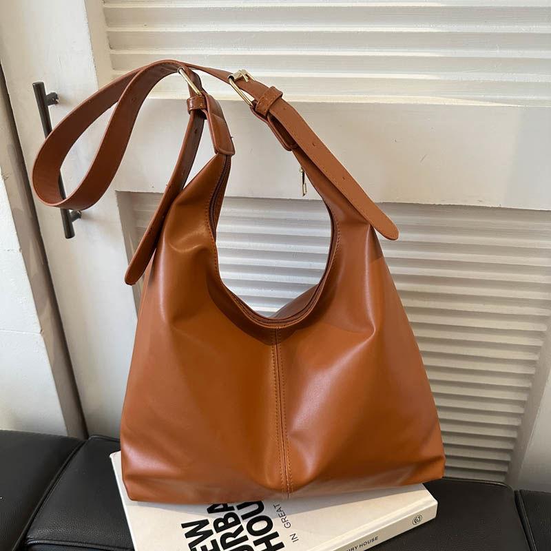 Autumn and winter large-capacity commuter premium tote bag 2025 fashion messenger bag retro new shoulder armpit bag коричневий
Autumn and winter large-capacity commuter premium tote bag 2025 fashion messenger bag retro new shoulder armpit bag коричневий