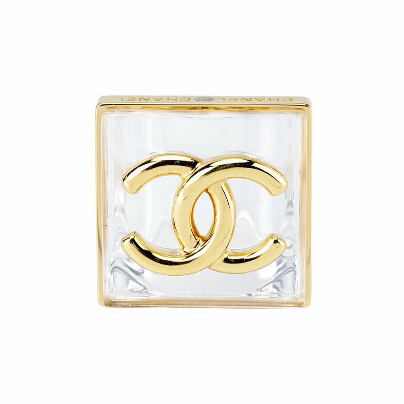 CHANEL 23S bronzing frame inlaid with double C Logo crystal gold/transparent metal ring women s style
CHANEL 23S bronzing frame inlaid with double C Logo crystal gold/transparent metal ring women s style