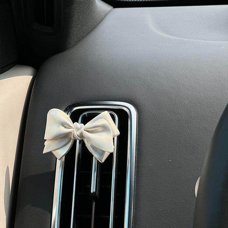 Car Air Freshener Rose Diffuser Stone, Elegant Floral Car Vent Decoration Pendant, Light Fragrance Gift with a High-End Feel Pearl White Bow Car Clip Fruity notes
Car Air Freshener Rose Diffuser Stone, Elegant Floral Car Vent Decoration Pendant, Light Fragrance Gift with a High-End Feel Pearl White Bow Car Clip Fruity notes