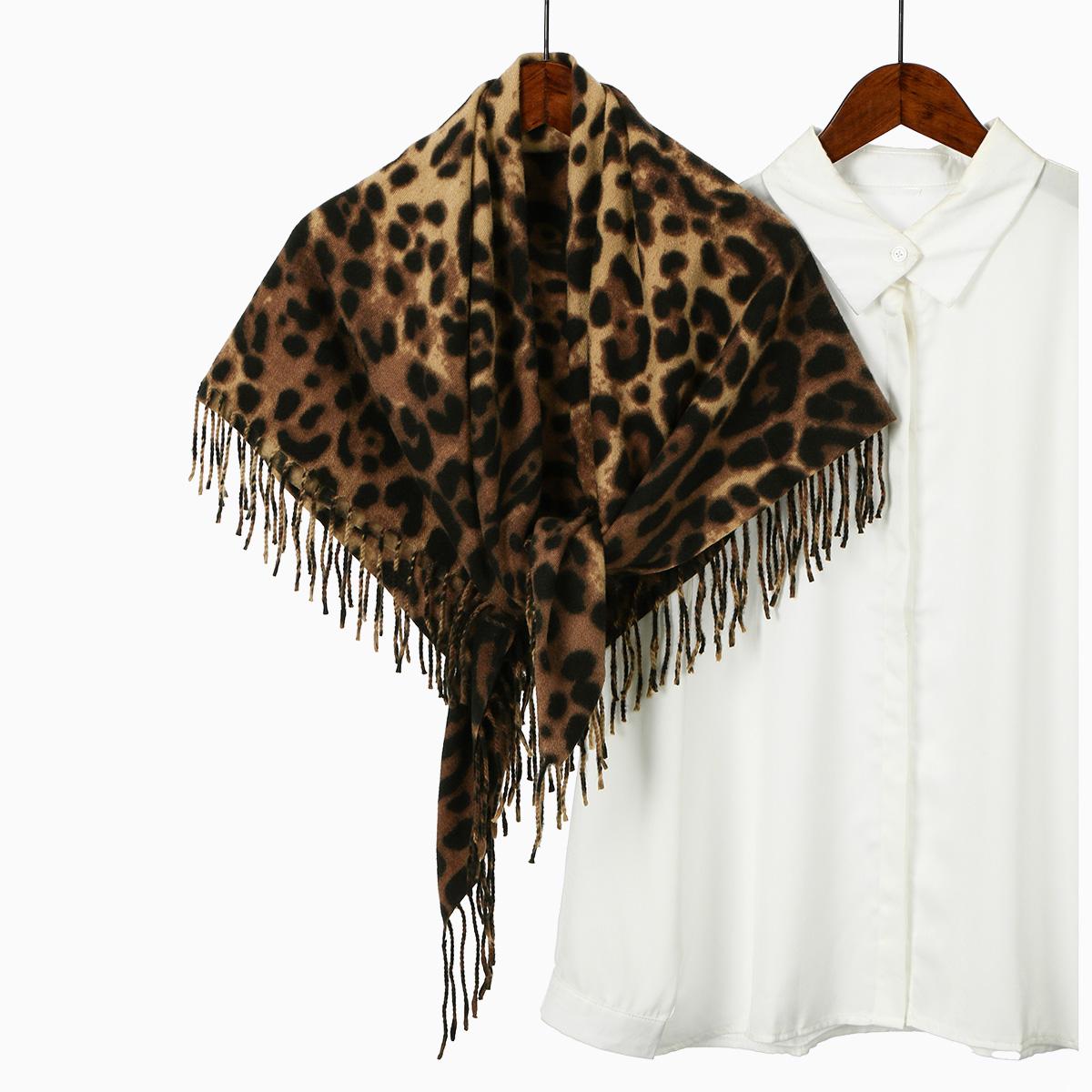 Leopard Printed Tassels Square Scarf Imitate Cashmere Shawls Women Autumn Winter Shawls Ladies Elegant Wraps Mulffer 100*100Cm
Leopard Printed Tassels Square Scarf Imitate Cashmere Shawls Women Autumn Winter Shawls Ladies Elegant Wraps Mulffer 100*100Cm