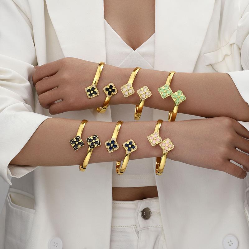 Fashion gold-plated four-leaf clover bracelet simple design open white fritillary four-leaf clover women s bracelet
Fashion gold-plated four-leaf clover bracelet simple design open white fritillary four-leaf clover women s bracelet