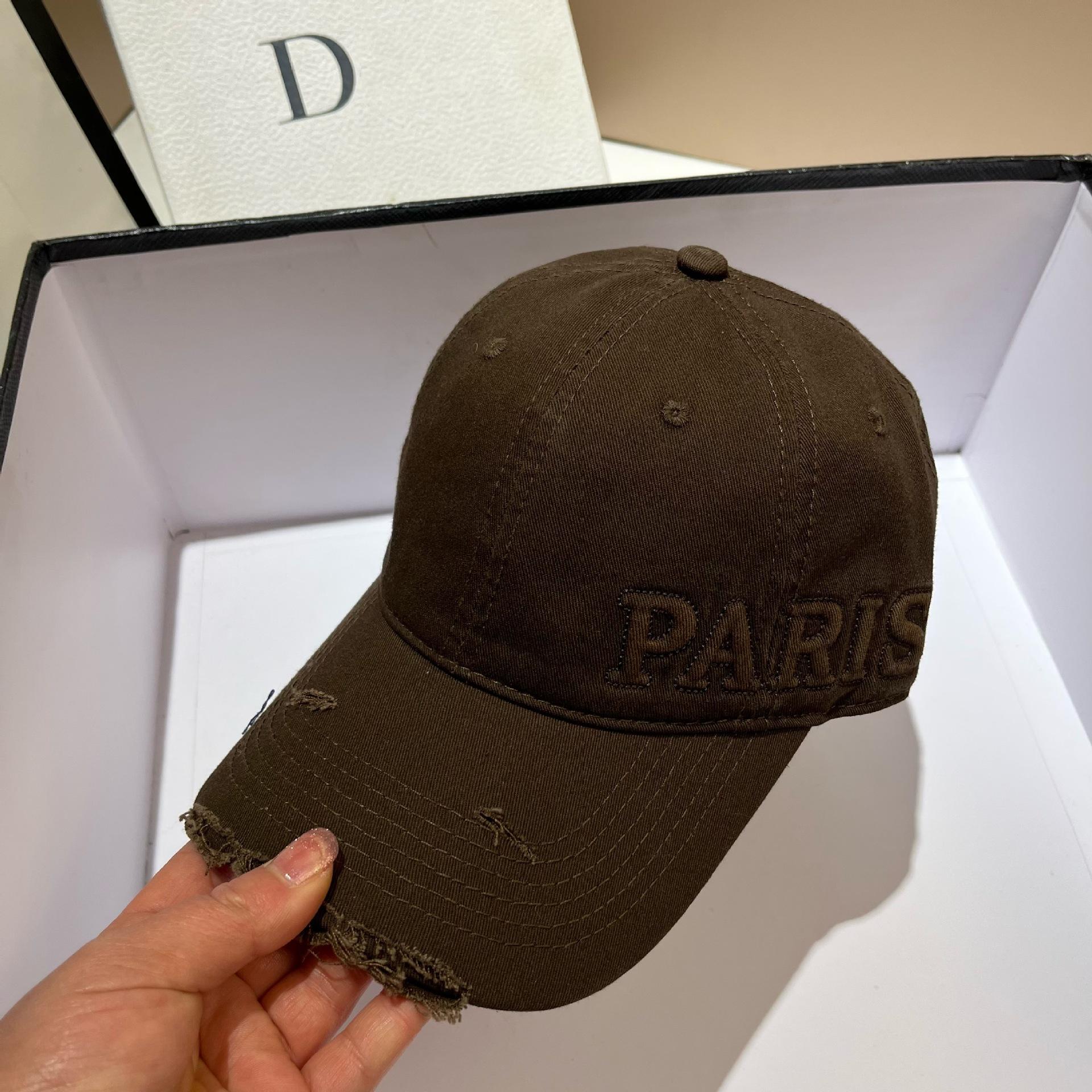 Three-Dimensional Letter Paris Cotton Baseball Cap, Spring And Summer Hole-Washed Soft Top Non-Deforming Cap Adjustable темно-коричневого кольору
Three-Dimensional Letter Paris Cotton Baseball Cap, Spring And Summer Hole-Washed Soft Top Non-Deforming Cap Adjustable темно-коричневого кольору