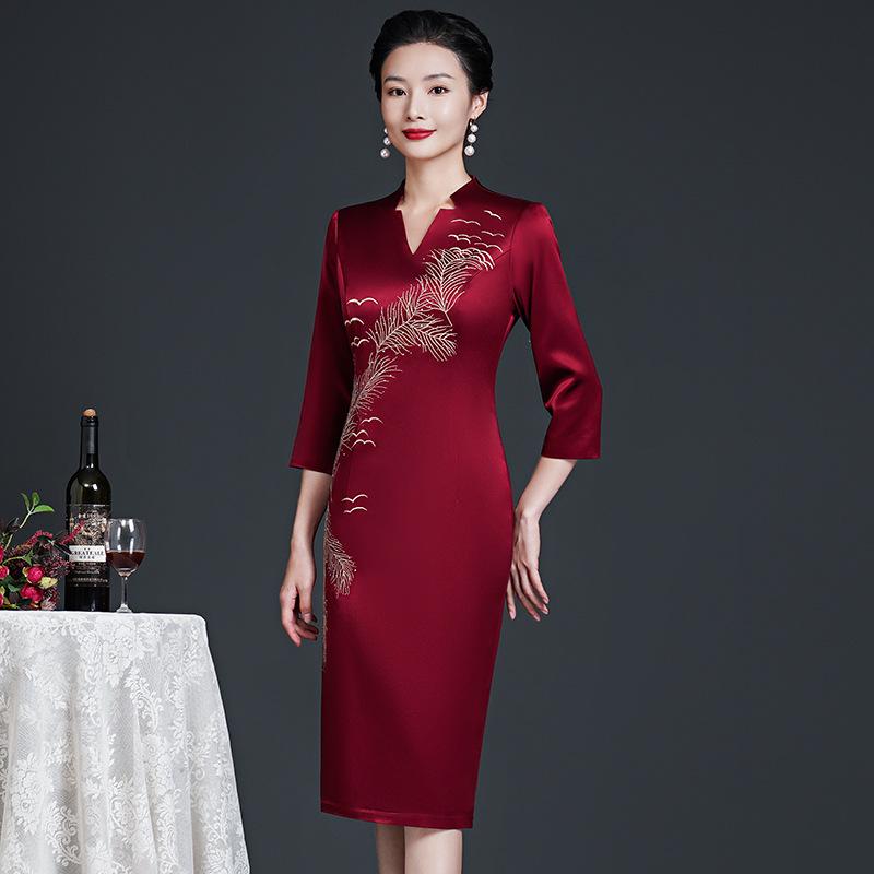 2022 Autumn High-End Embroidered Acetate Dress for Mother of the Bride/Groom - Wedding Banquet Attire XL
2022 Autumn High-End Embroidered Acetate Dress for Mother of the Bride/Groom - Wedding Banquet Attire XL