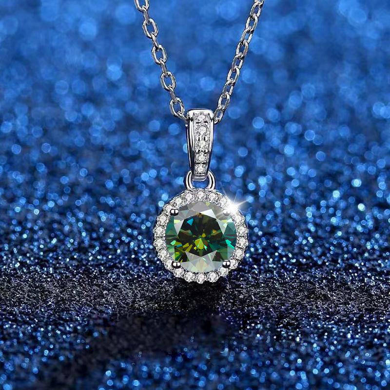 Real Moissanite Necklace For Women 100% S925 Silver With White Gold Plated Lab Diamond Jewelry Wedding Pendant 0.5ct with box
Real Moissanite Necklace For Women 100% S925 Silver With White Gold Plated Lab Diamond Jewelry Wedding Pendant 0.5ct with box