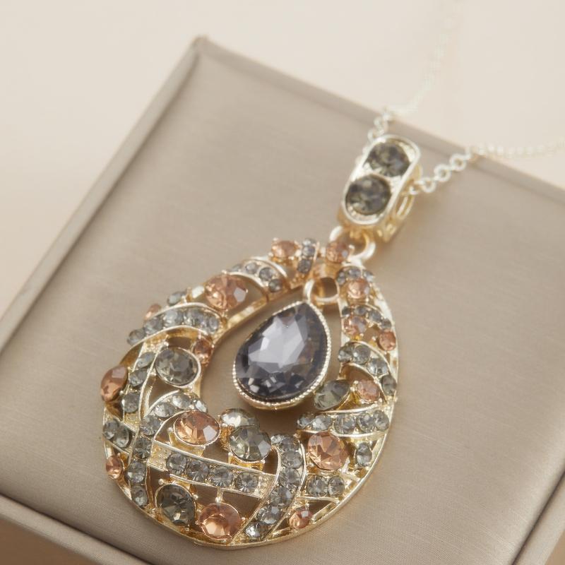 Богемське персоналізоване кулон-намисто у формі краплі з цирконами, підходить для вишуканих та блискучих банкетних ювелірних подарунків для жінок
Богемське персоналізоване кулон-намисто у формі краплі з цирконами, підходить для вишуканих та блискучих банкетних ювелірних подарунків для жінок