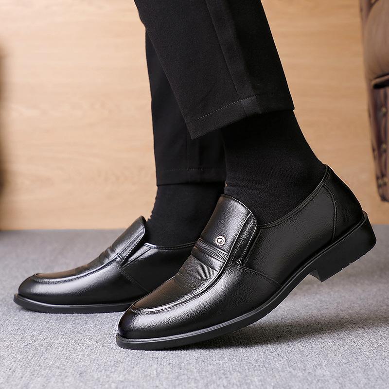 Кожаная обувь мужская новая деловая формальная мужская обувь дышащая средняя мягкая подошва на одном педале кожаная обувь для папы 44