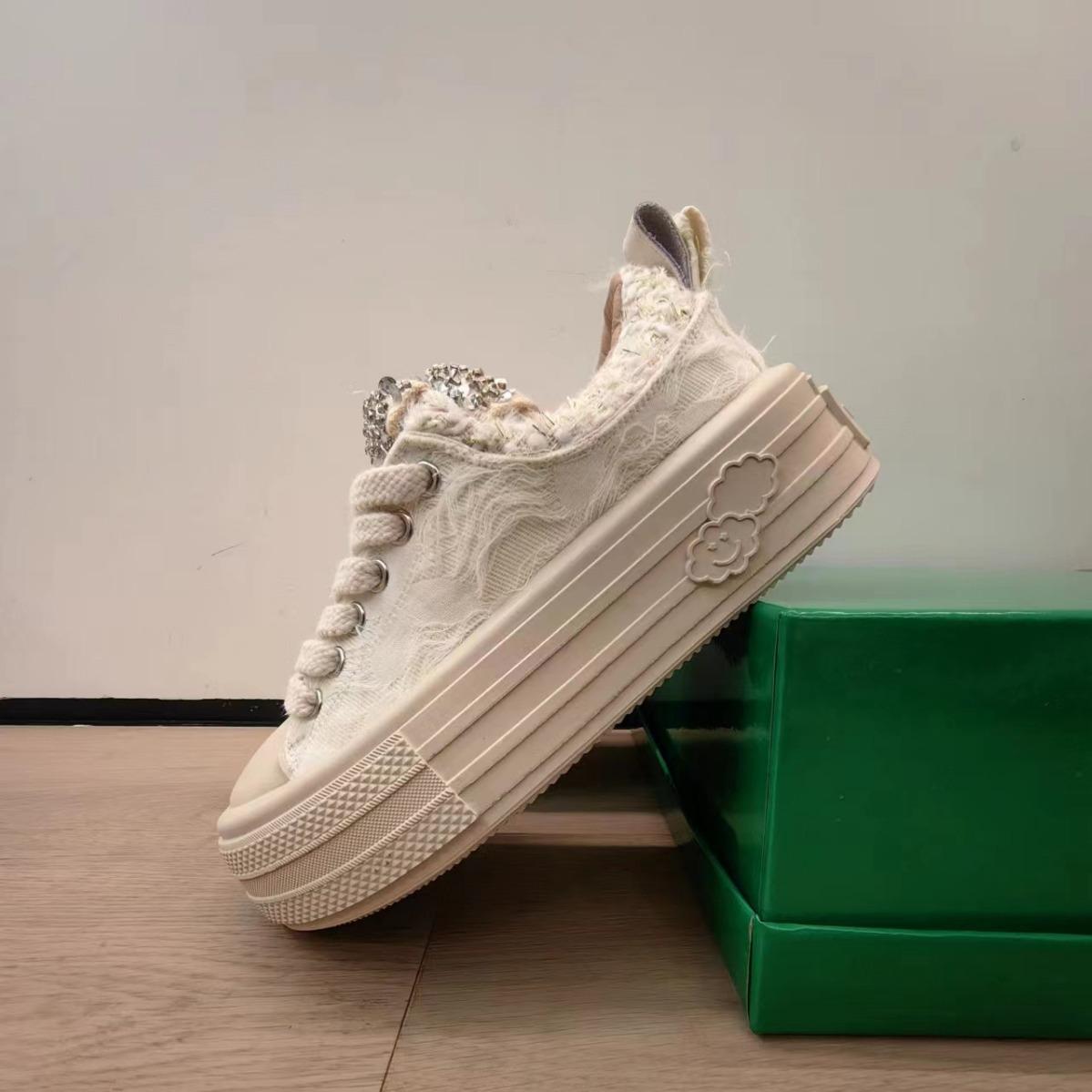 Cloud Walking Platform Muffin White Canvas Shoes for Women Spring New White Shoes Fashion Casual Board Shoes
Cloud Walking Platform Muffin White Canvas Shoes for Women Spring New White Shoes Fashion Casual Board Shoes