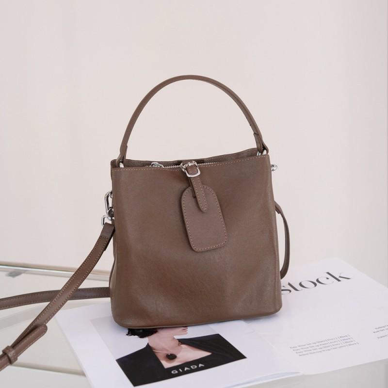Top Layer Vegetable Tanned Cowhide Bag Women s Fashionable Bucket High-end Sense Large Capacity Hand-held Crossbody Shoulder 22x12x20CM хакі
Top Layer Vegetable Tanned Cowhide Bag Women s Fashionable Bucket High-end Sense Large Capacity Hand-held Crossbody Shoulder 22x12x20CM хакі