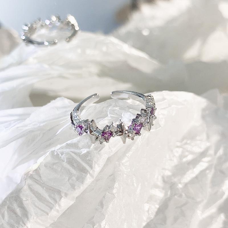 Благоприятное кольцо с бриллиантом «Сердце Ци пурпурного цвета»: Роскошное регулируемое кольцо на указательный палец с цирконом для женщин Adjustable
Благоприятное кольцо с бриллиантом «Сердце Ци пурпурного цвета»: Роскошное регулируемое кольцо на указательный палец с цирконом для женщин Adjustable