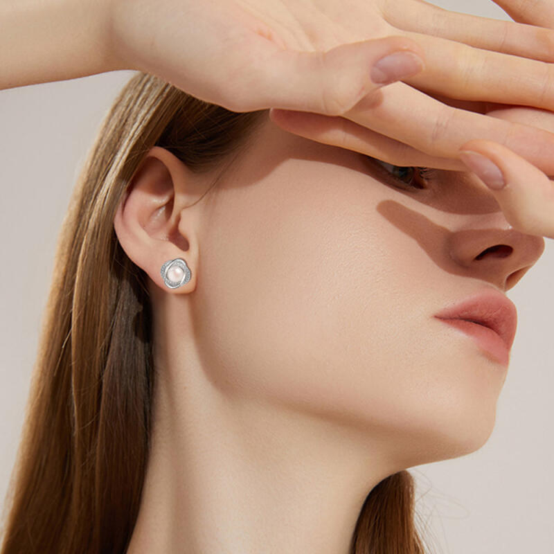 Ruepy gorgeous pearl earrings Silver
Ruepy gorgeous pearl earrings Silver