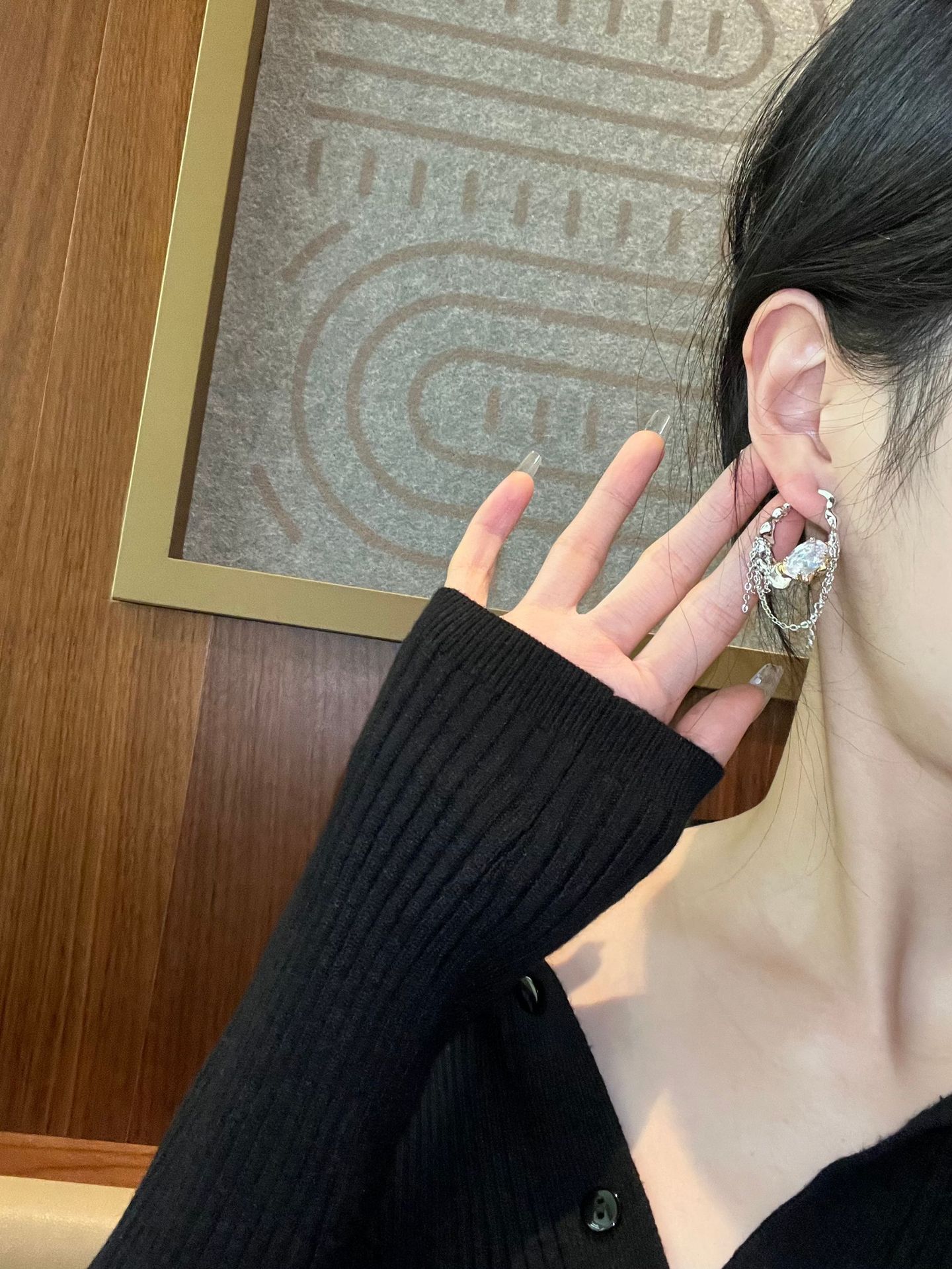 Pleated metal stud earrings female fringed niche design light luxury sweet cool hot girl style irregular earrings
Pleated metal stud earrings female fringed niche design light luxury sweet cool hot girl style irregular earrings